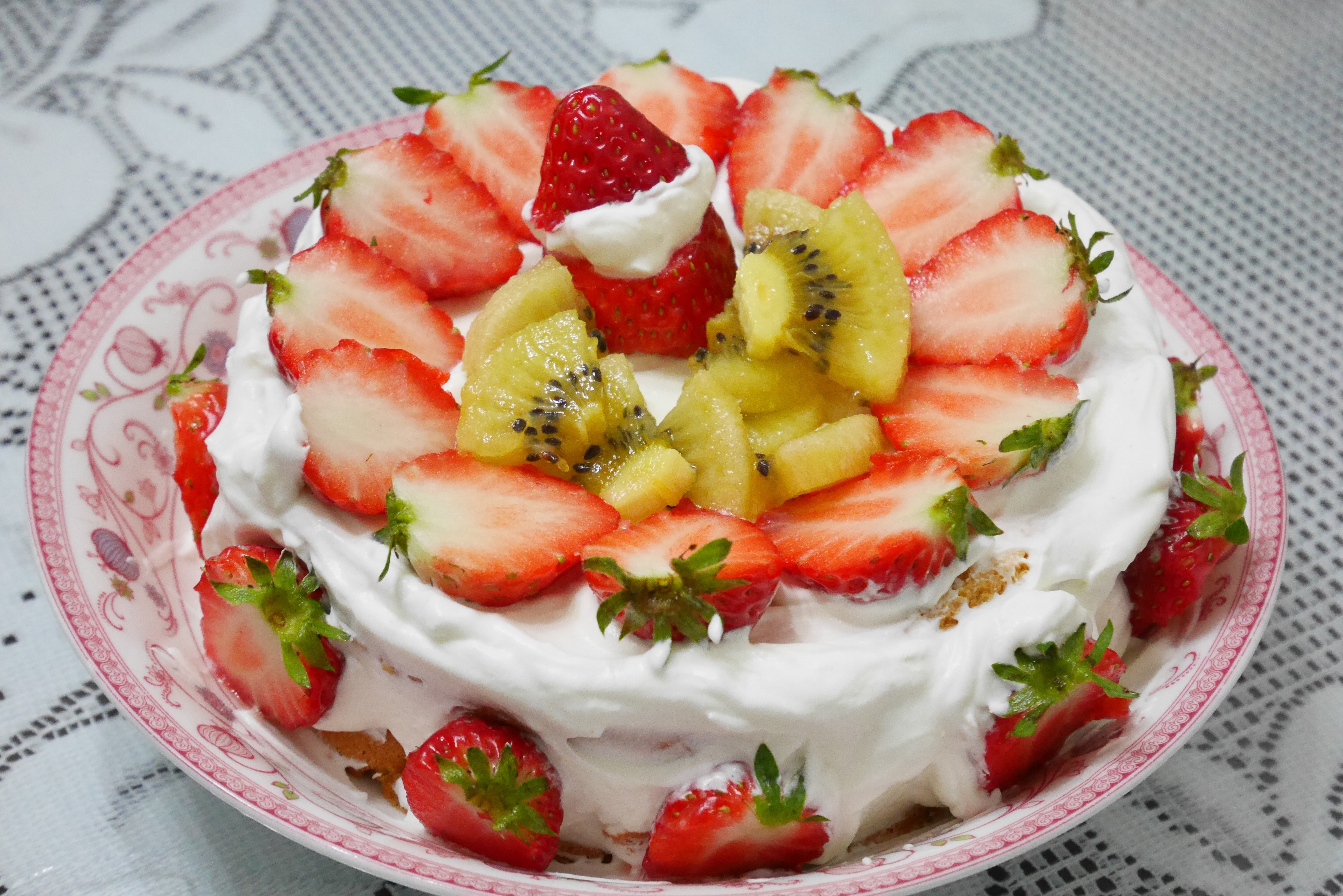 时下流行的鲜奶油戚风裸蛋糕