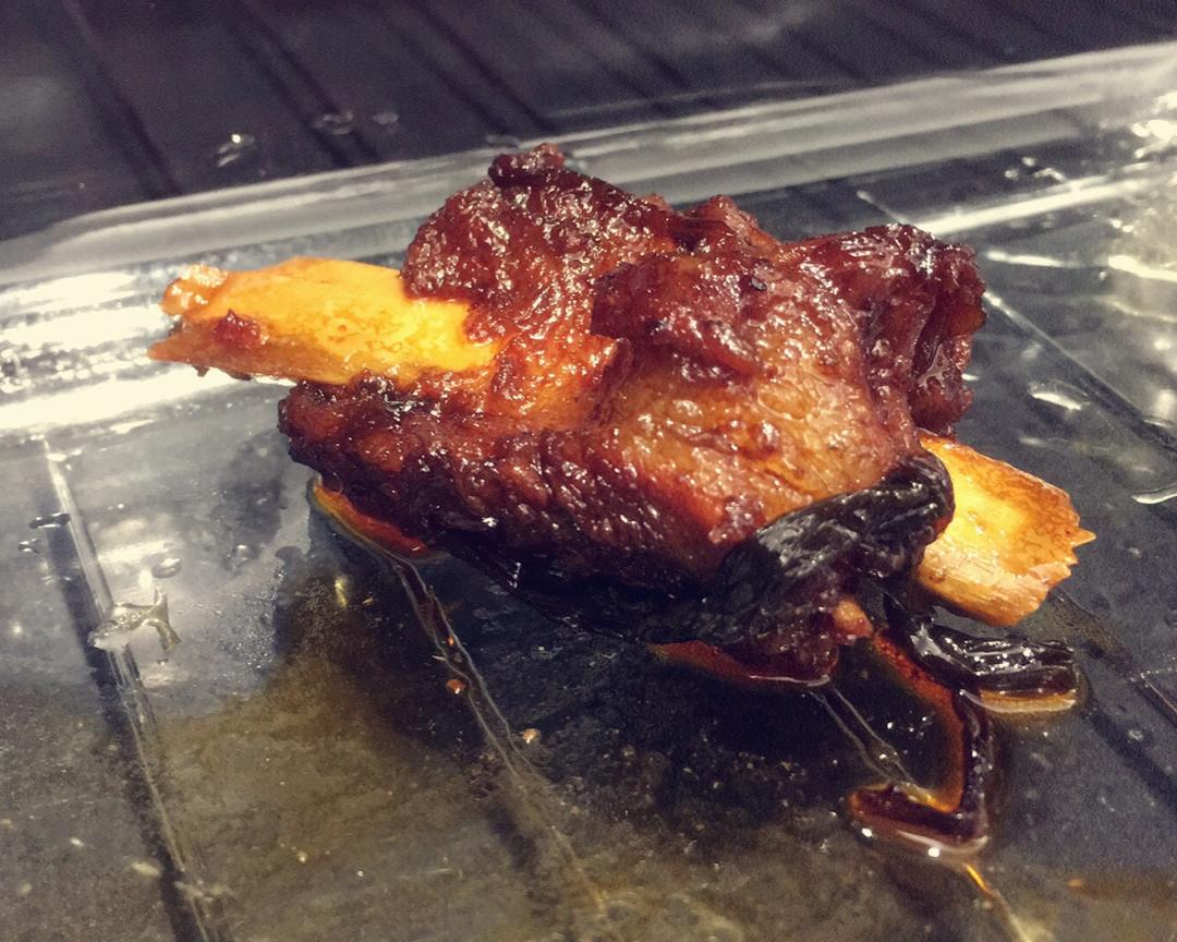 美味吮指寸骨的做法