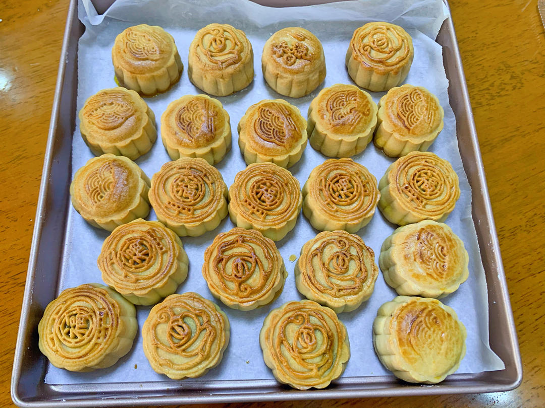 广式月饼—蛋黄莲蓉月饼