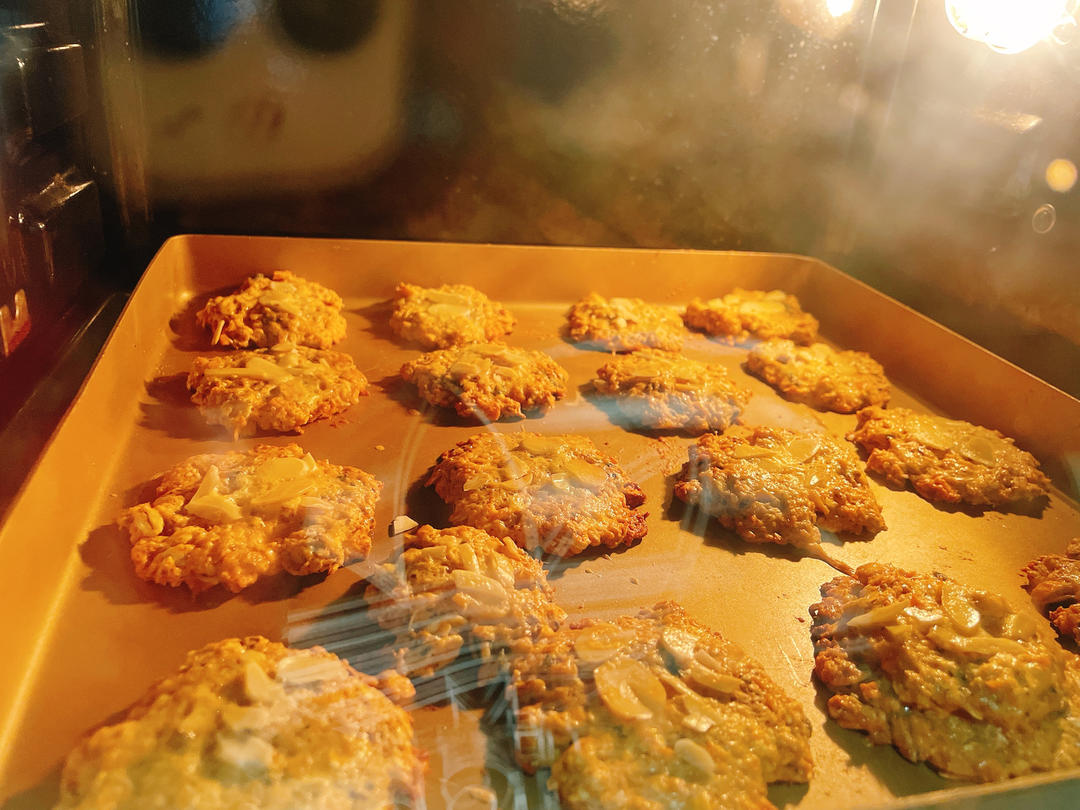 私藏的无油咸蛋黄肉松燕麦曲奇