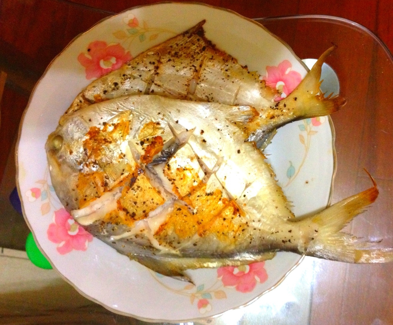 干煎椒盐鲳鱼