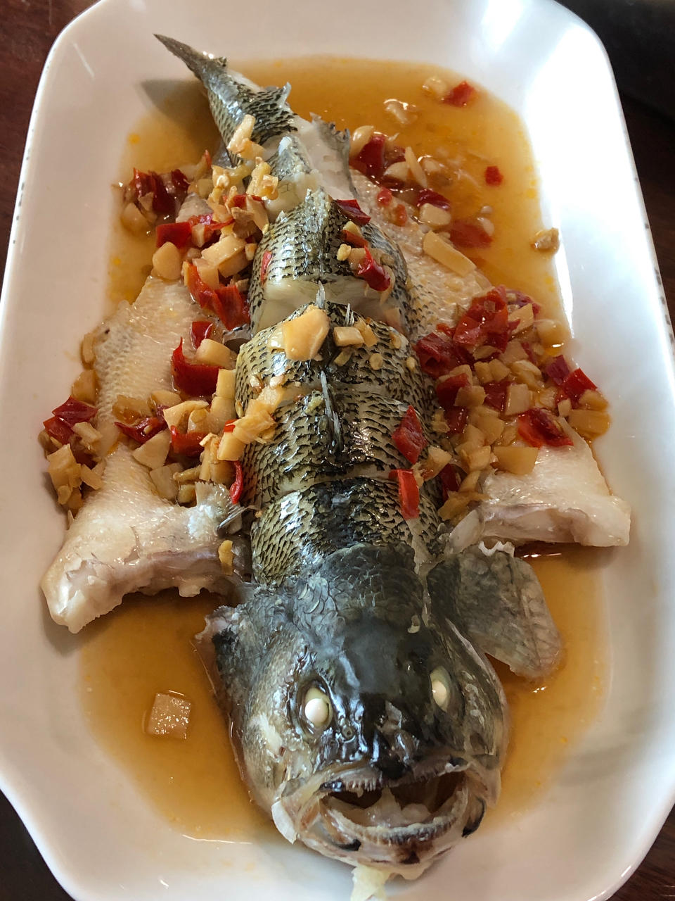 厨师长教你：“剁椒蒸鲤鱼”的做法，剁椒辣味醇厚，鱼肉鲜香细嫩