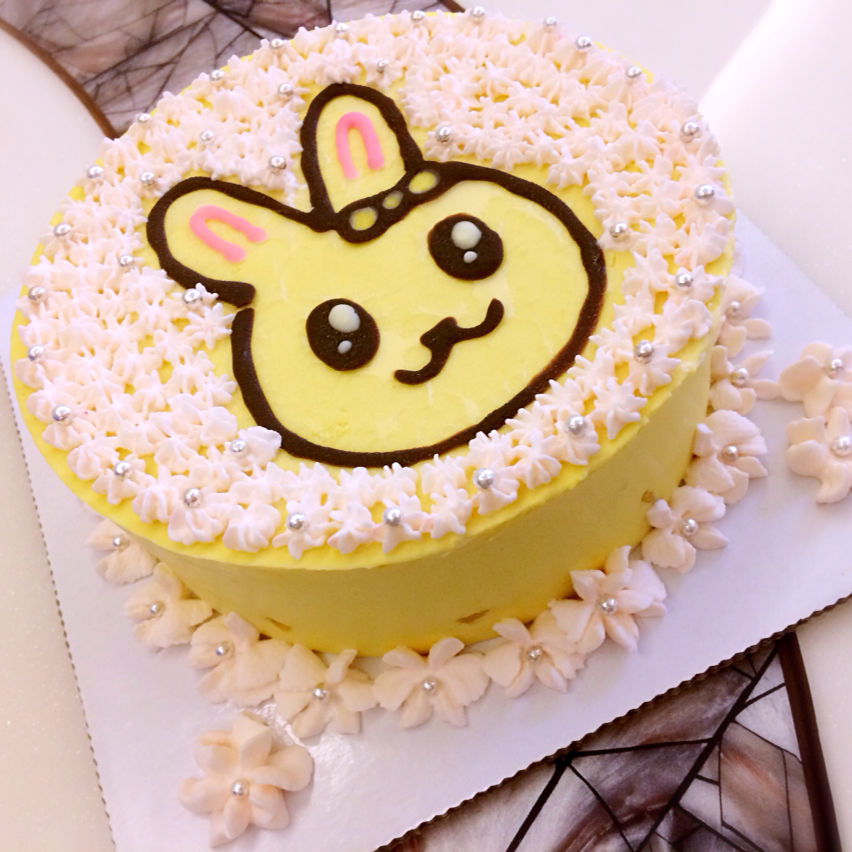 小妮子爱在蓝天做的小兔子草莓蛋糕