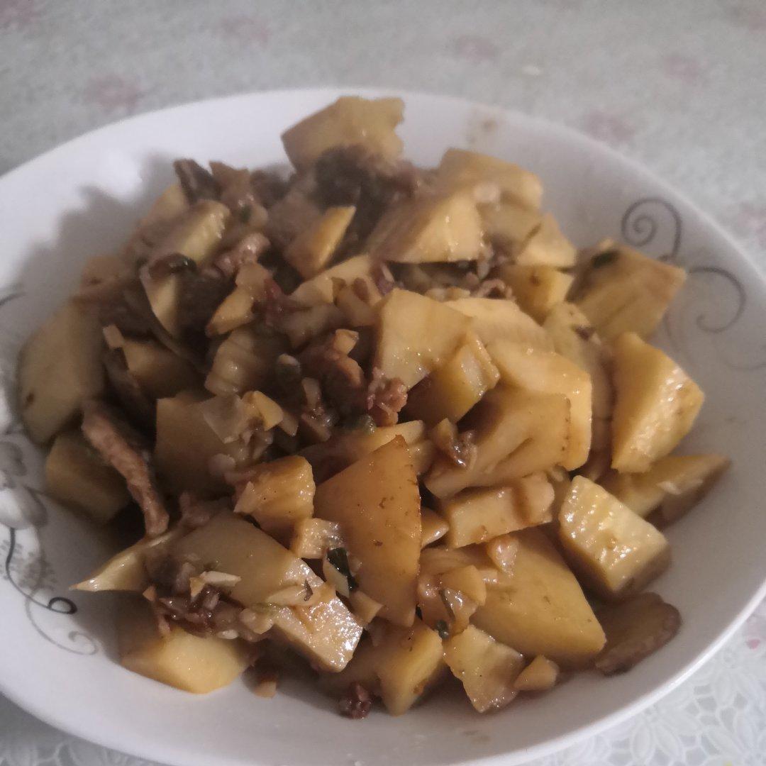 肉香笋鲜的春笋炒五花肉