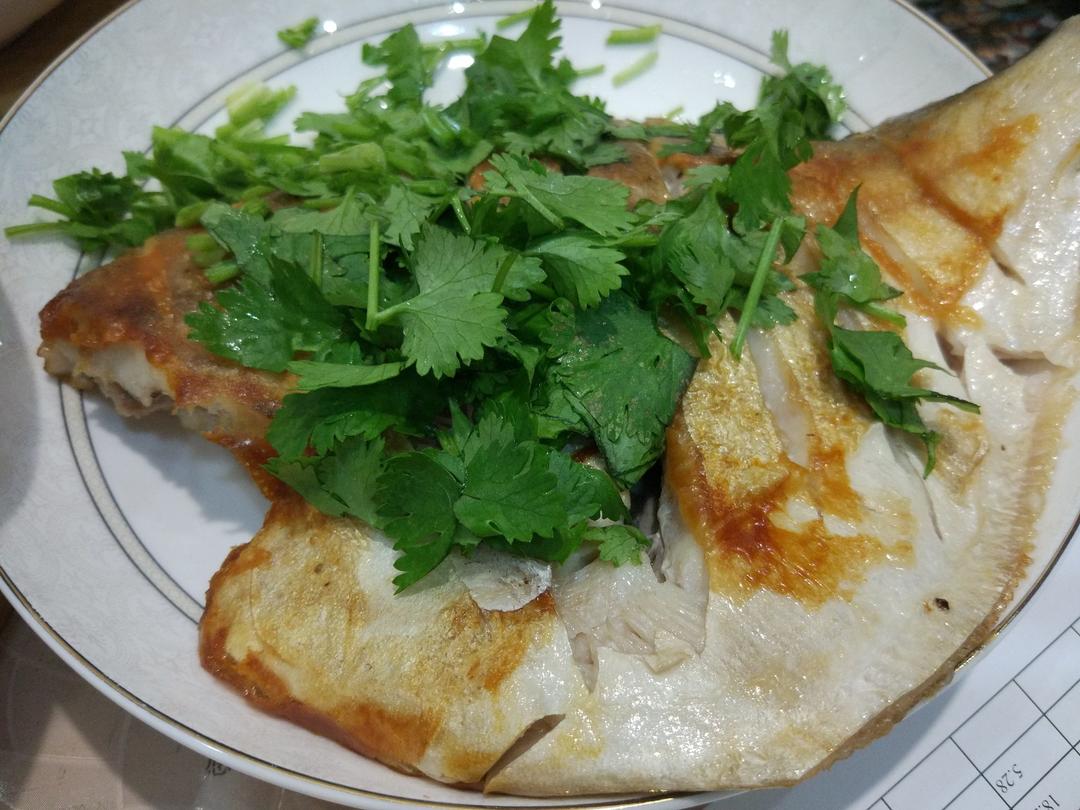 图解“煎鱼~入味又不破皮”的简单方法