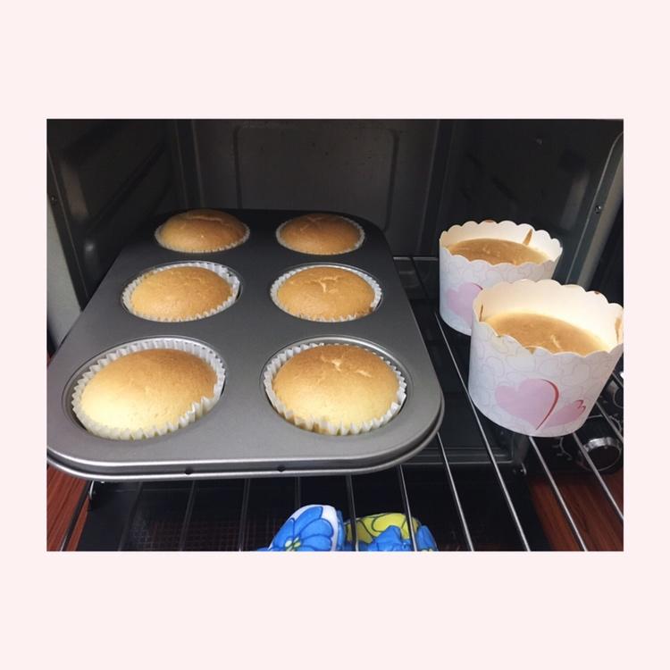 戚风杯子蛋糕^_^不开裂不回缩喔～