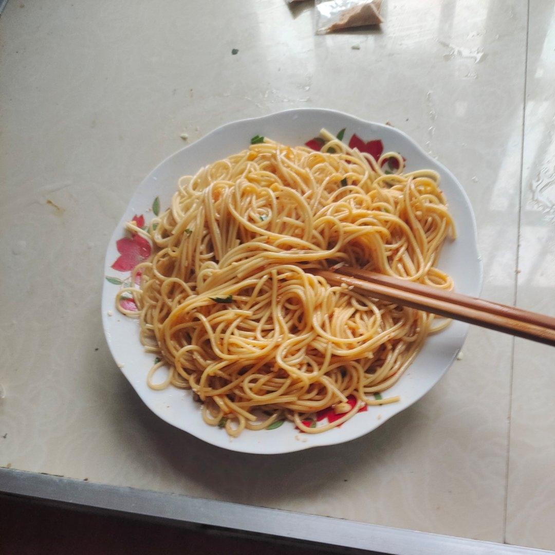 直击灵魂的懒人开胃面条 ｜ 酸汤面