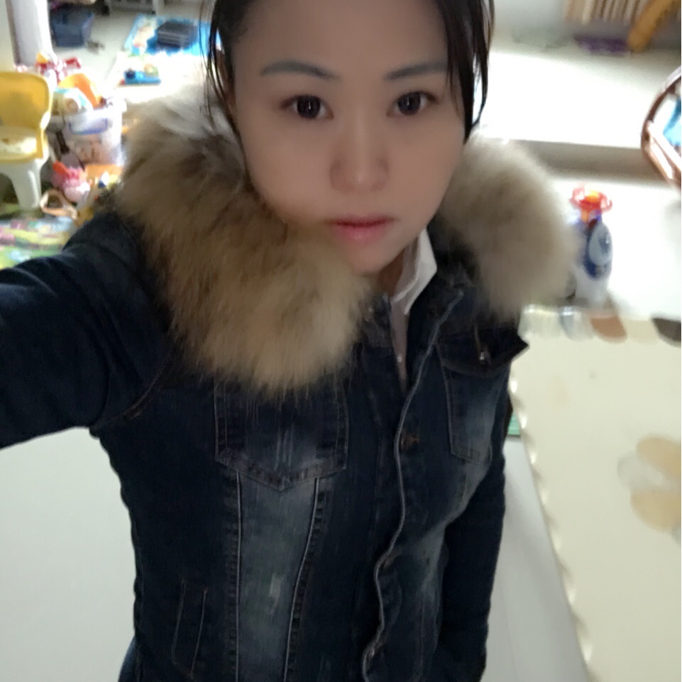 擦肩而过的燕子