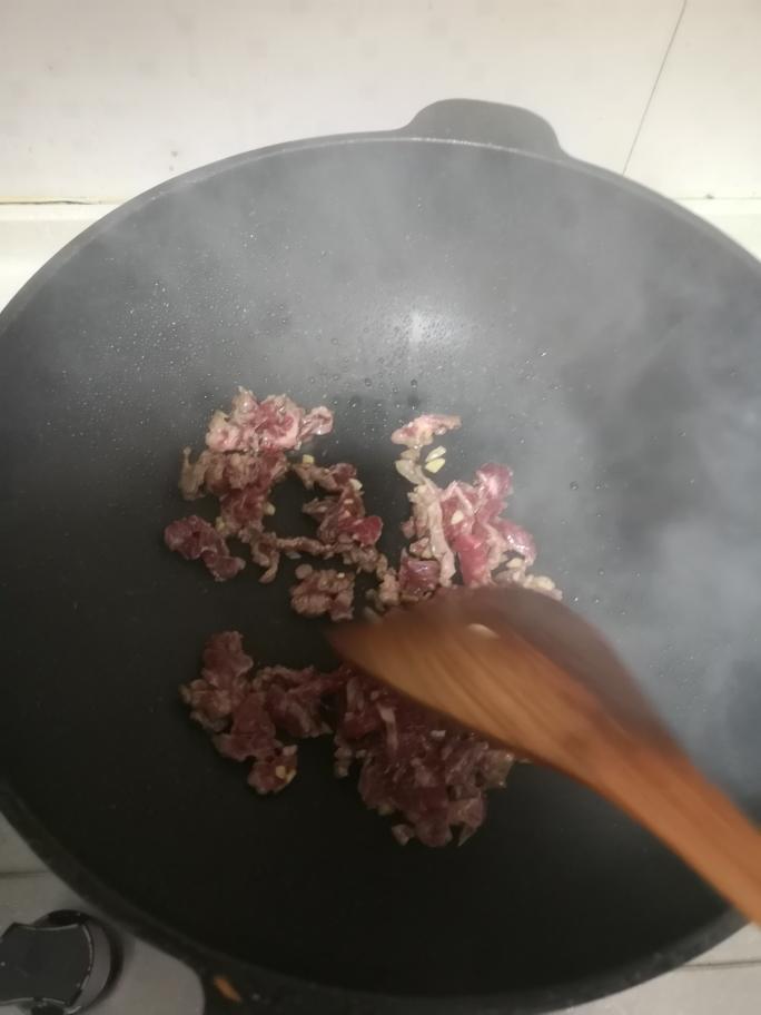 小炒黄牛肉蘑菇的做法 步骤4