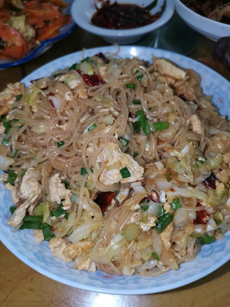 包心菜炒红薯粉丝