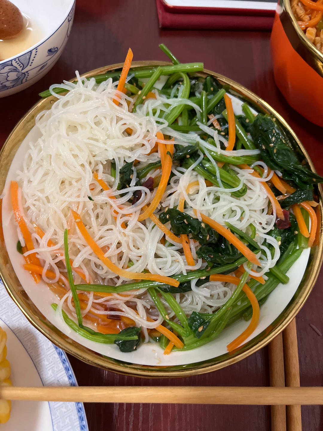 开胃爽口又营养的菠菜拌粉丝