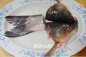 三汁焖锅鱼的做法 步骤2