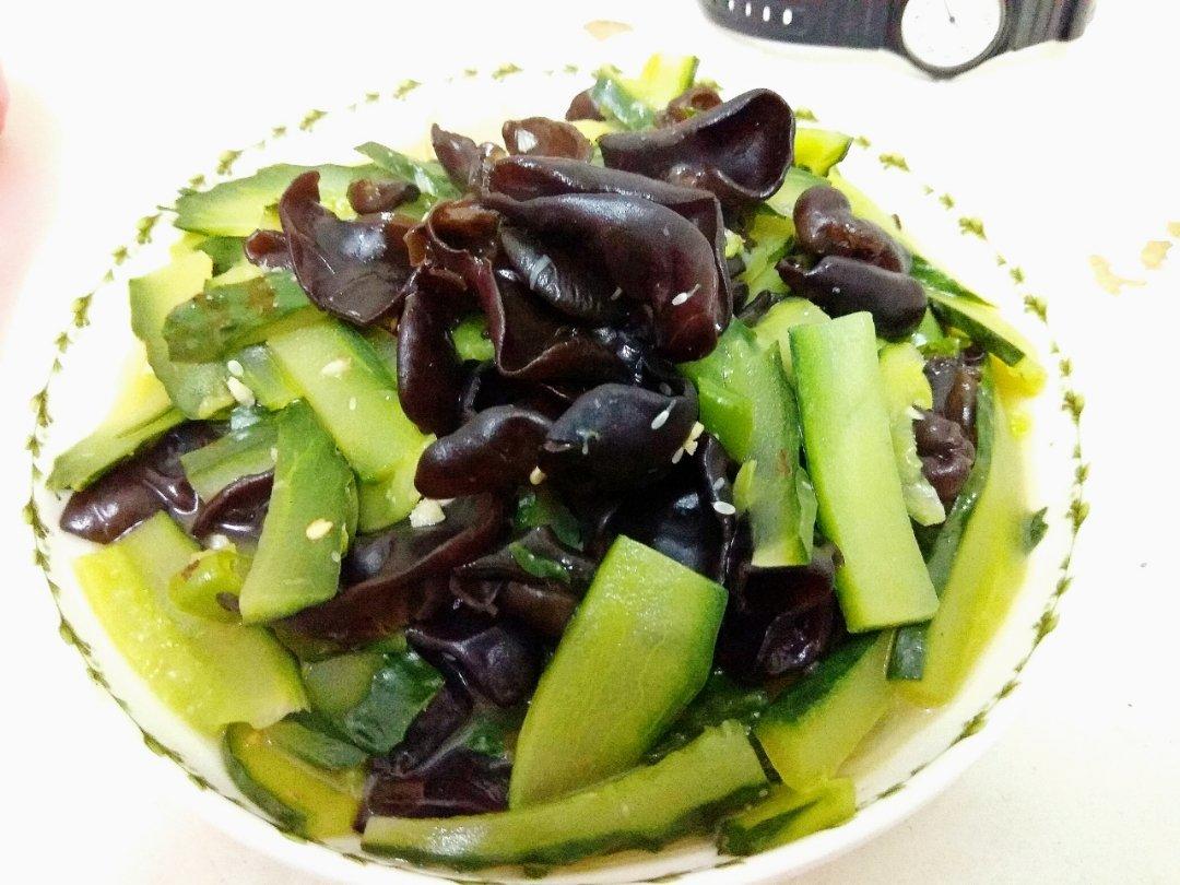 黄瓜木耳炒鸡蛋