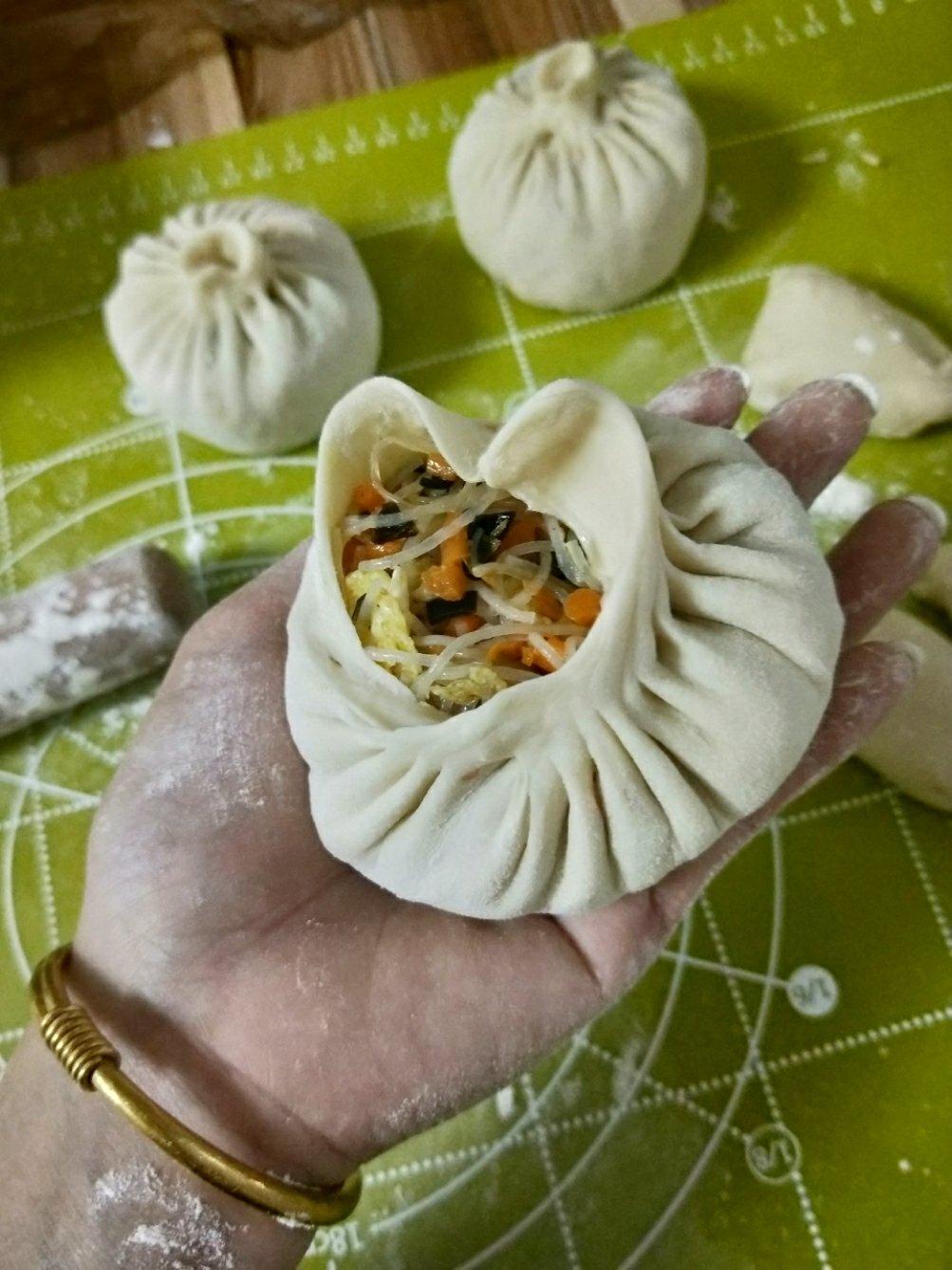素包子【胡萝卜木耳鸡蛋粉丝】