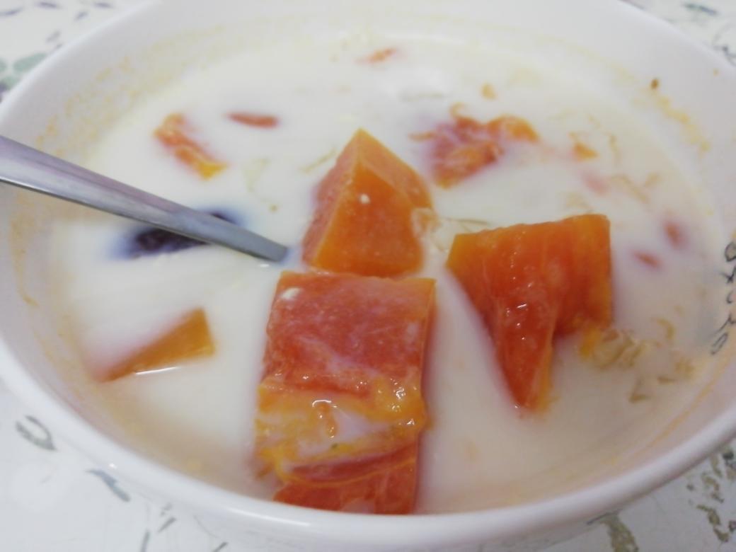 木瓜牛奶银耳羹的做法