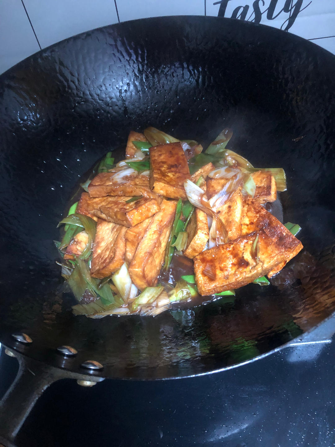 做法简单用料少，超级下饭的葱烧豆腐
