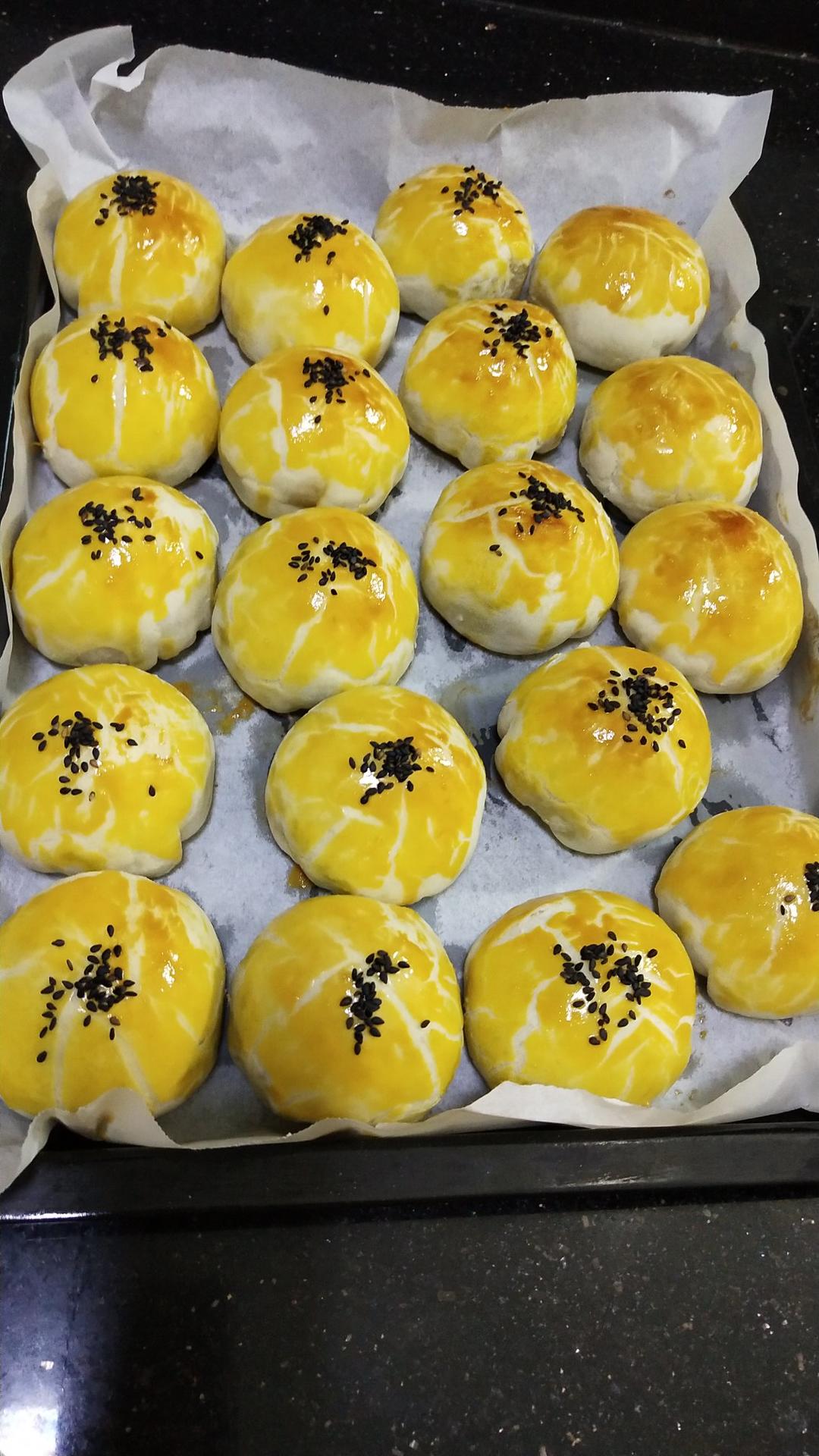 一点不腻，放几天都酥掉渣的蛋黄酥（适应于热天）