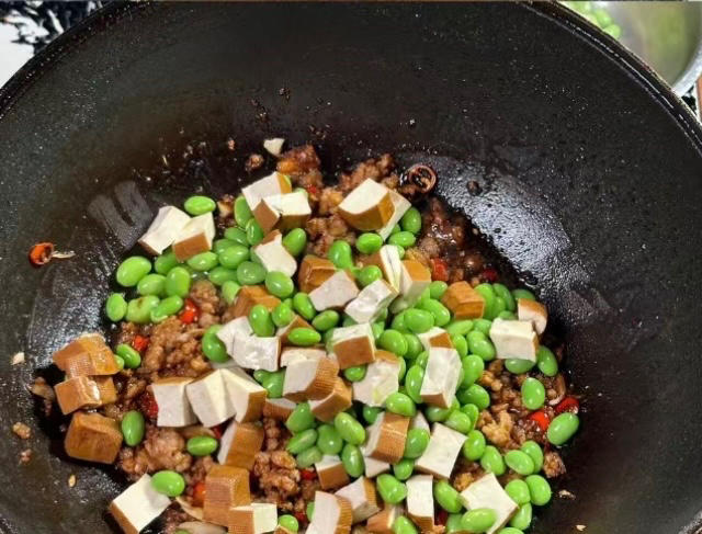 梅干菜炒毛豆的做法 步骤9