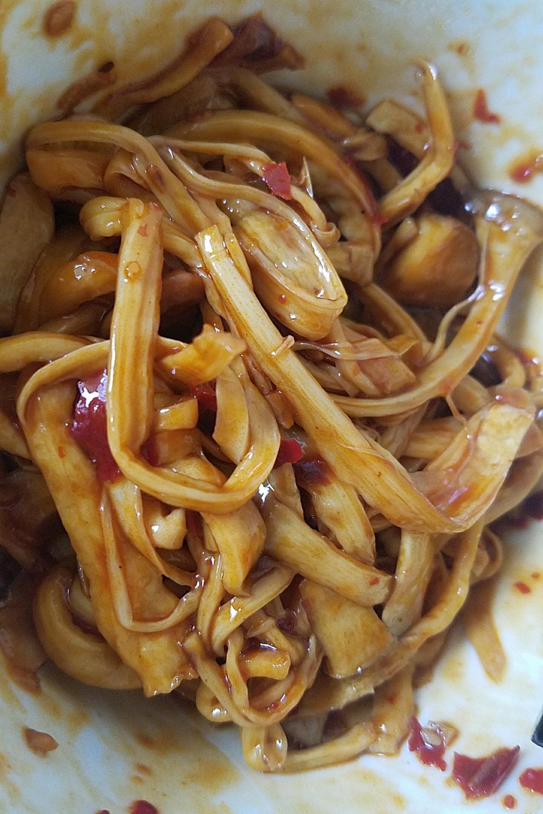 da凌河做的凉拌鸡腿菇