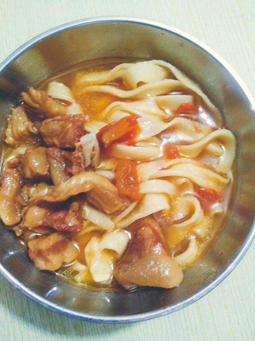 西红柿牛肉汤面