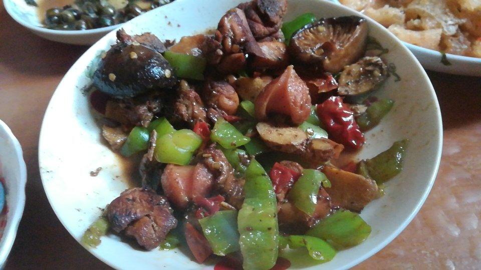 好吃到原地爆炸的黄焖鸡