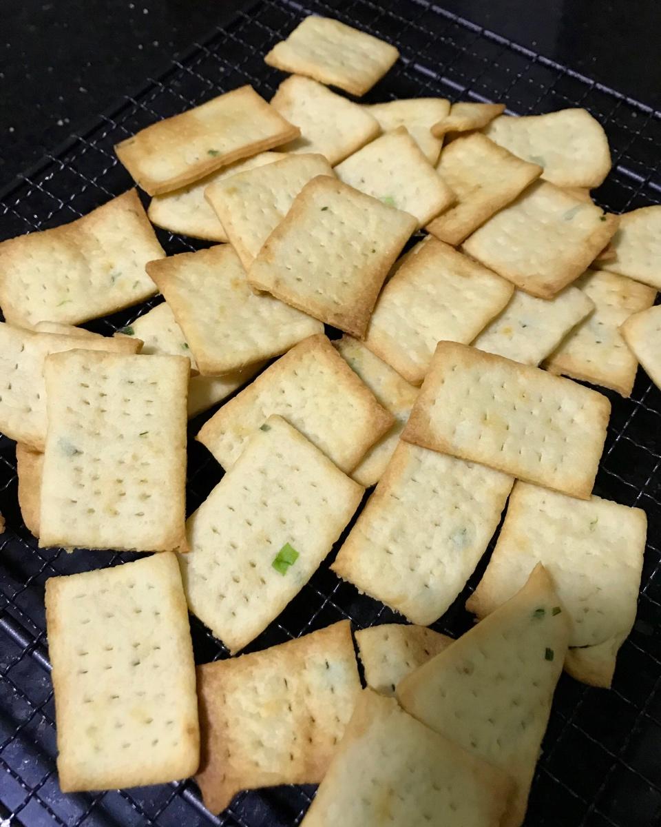 无糖葱香梳打饼干