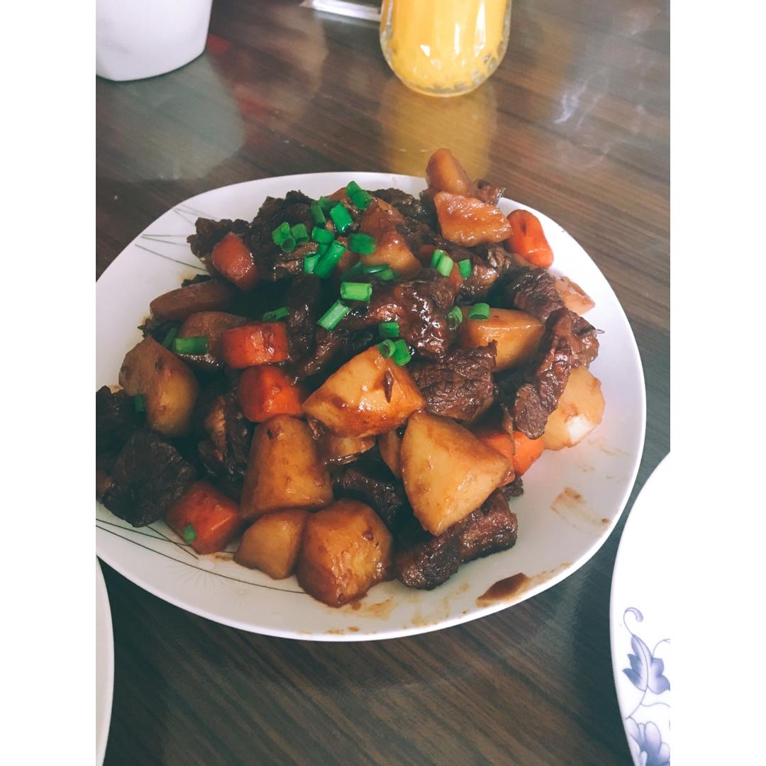 红烧土豆牛腩