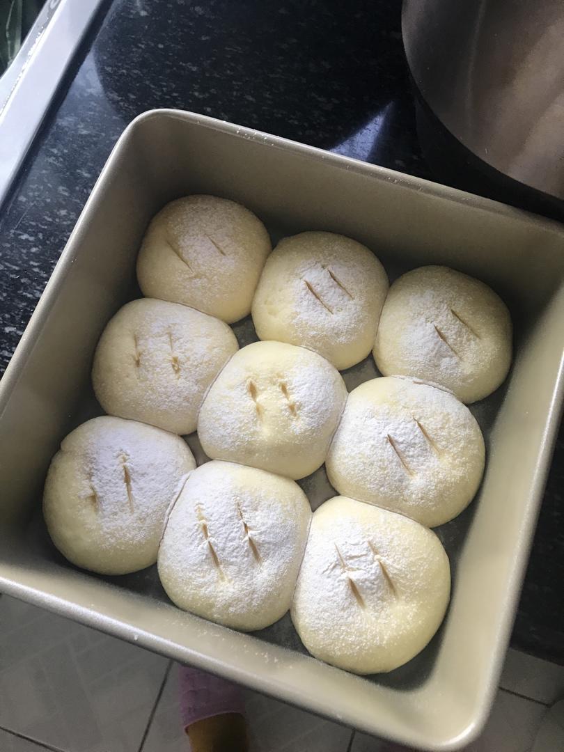 一次发酵，松软拉丝的牛奶小餐包