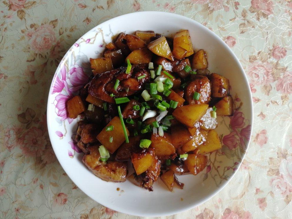 秘诀是可乐的红烧土豆鸡翅