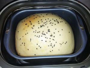 绵软香甜黑芝麻炼奶面包（ACA面包机）的做法 步骤4