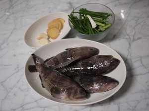 醬油水小斑魚的做法 步骤1