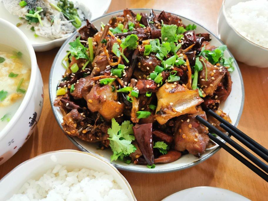 外酥里嫩麻辣鲜香～辣子鸡丁