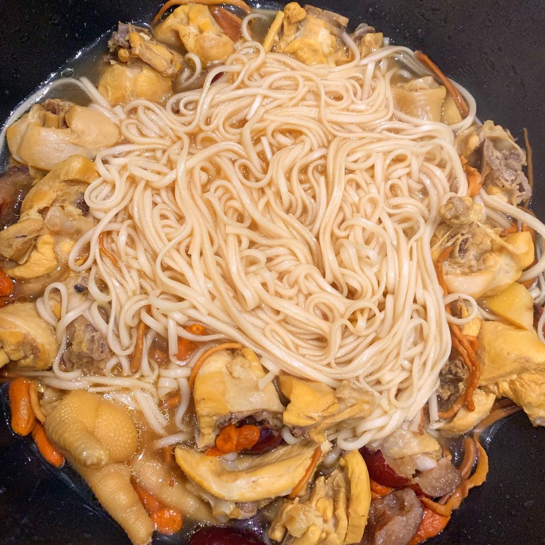 虫草花鸡汤面