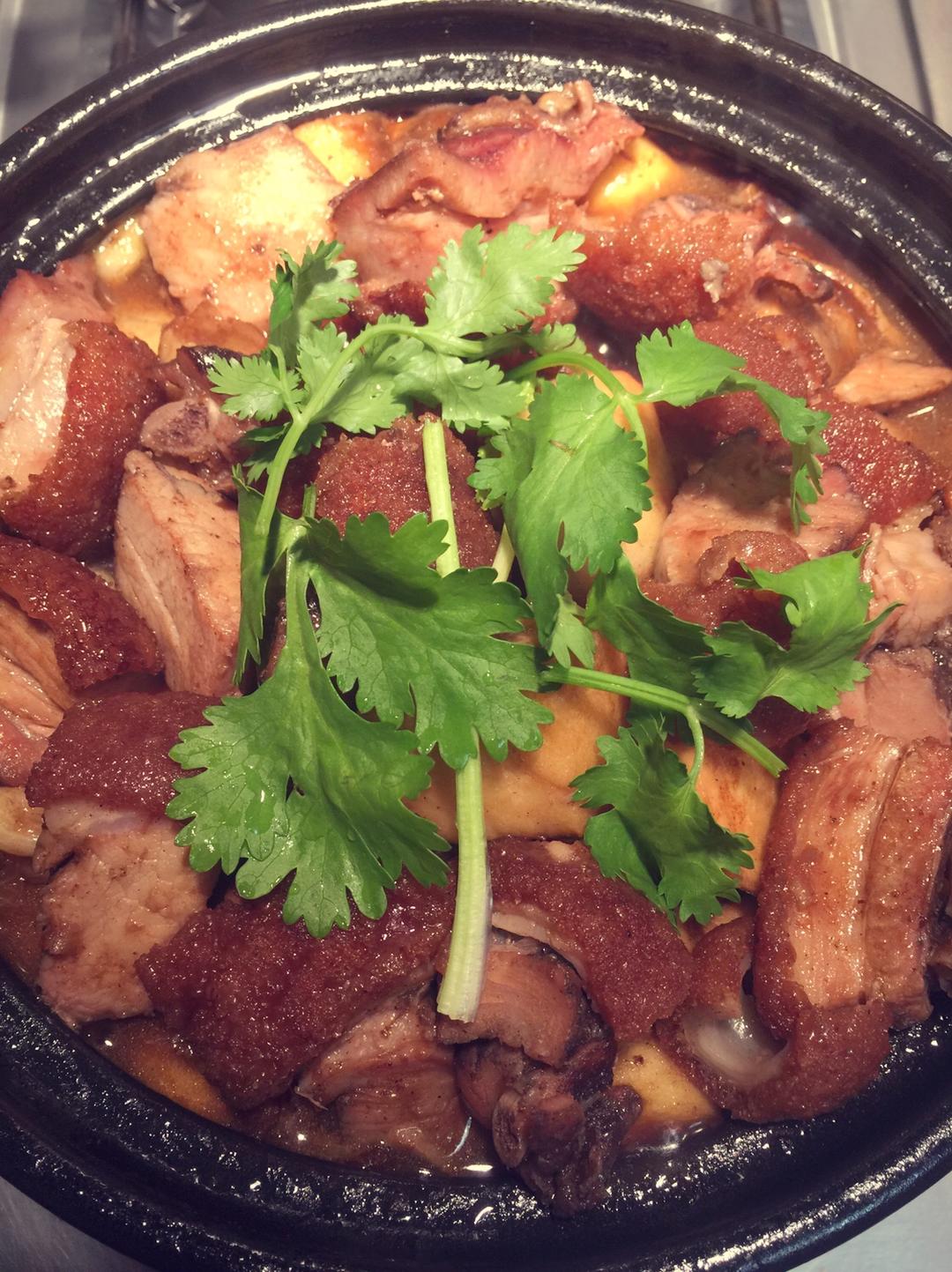 茨菇焖烧肉的做法