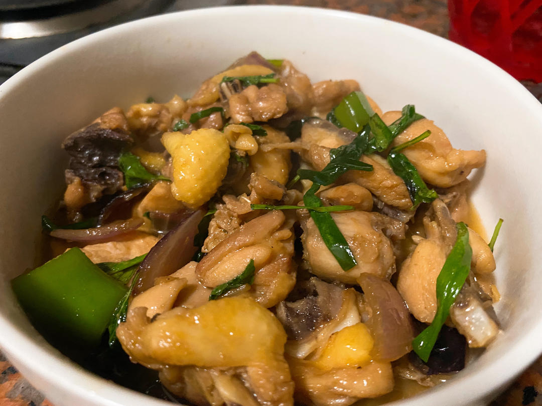 厨师长教你：“三杯鸡”的家常做法，汁香味浓，鲜嫩爽滑