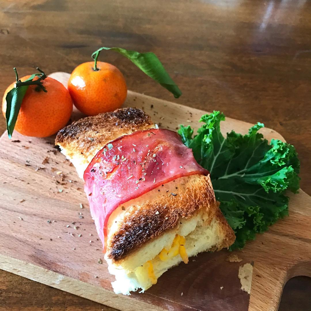 惊艳培根鸡蛋吐司卷