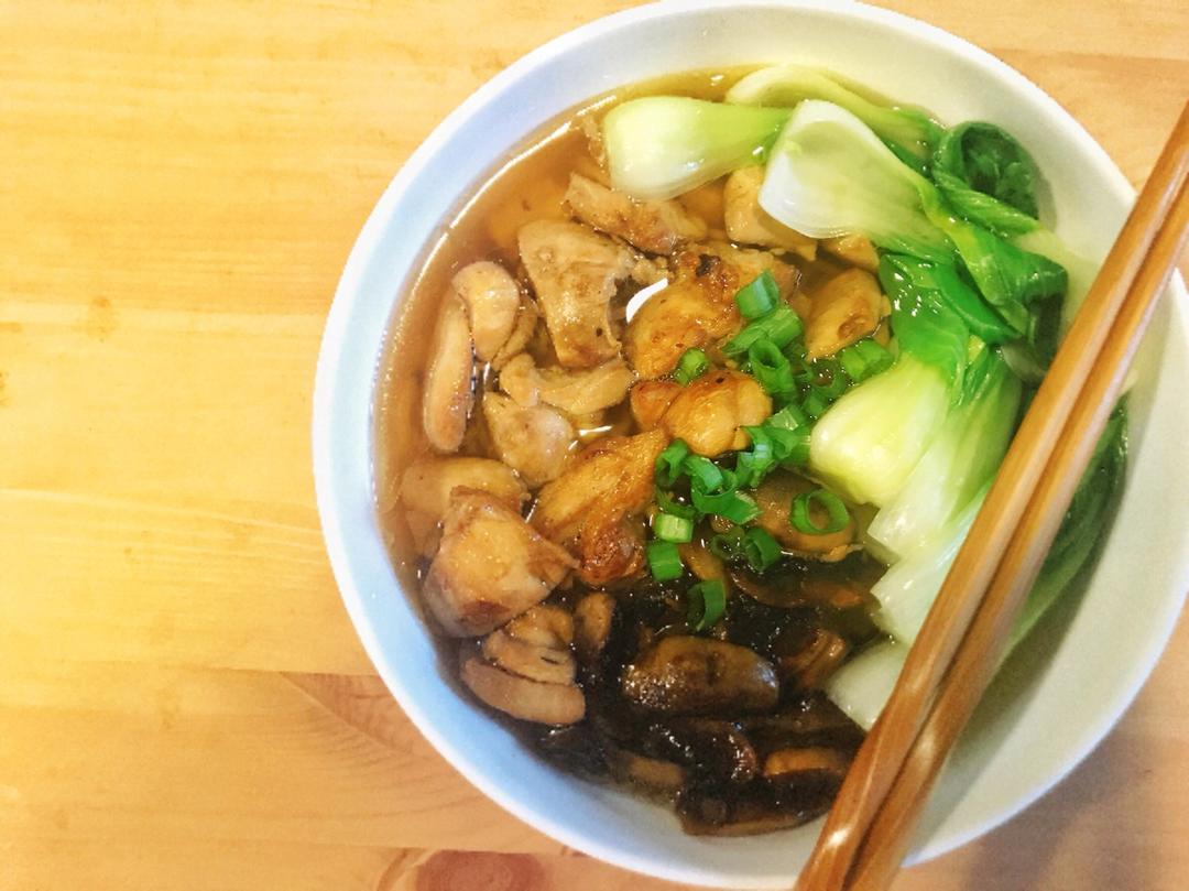 鸡腿时蔬荞麦面