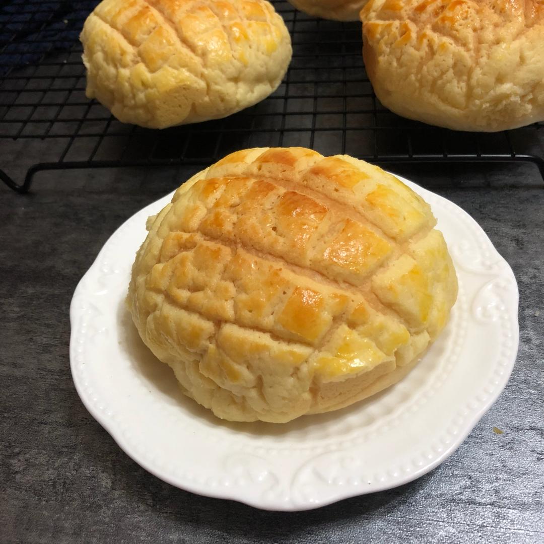 好吃到炸裂的港式菠萝包（附带制作酥皮的小视频）