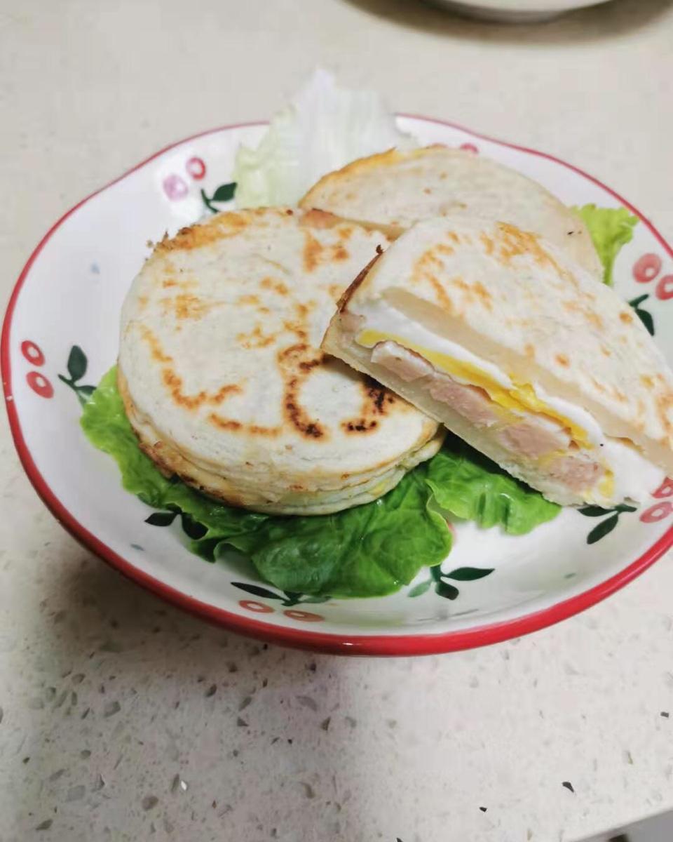 早餐霸王~沉甸甸鸡蛋汉堡
