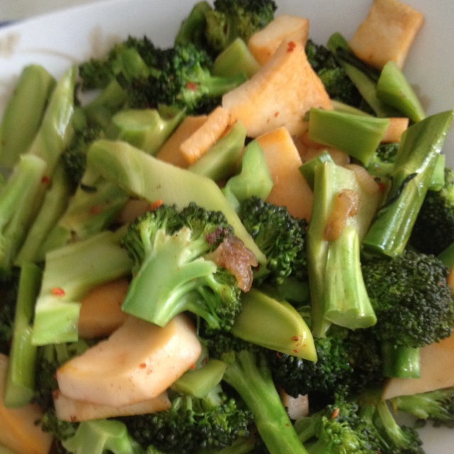 西兰花杏鲍菇炒素