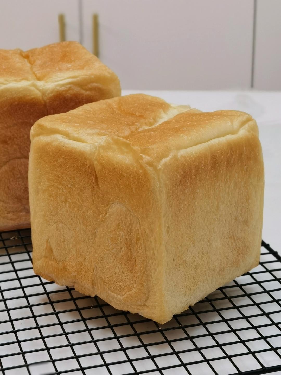 烫种方型白吐司—《银座顶级吐司》｜废话一箩筐的经验分享｜美瑛吐司/PullmanBread