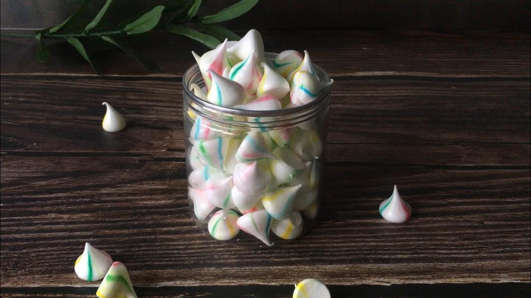 入口即化的彩色蛋白糖