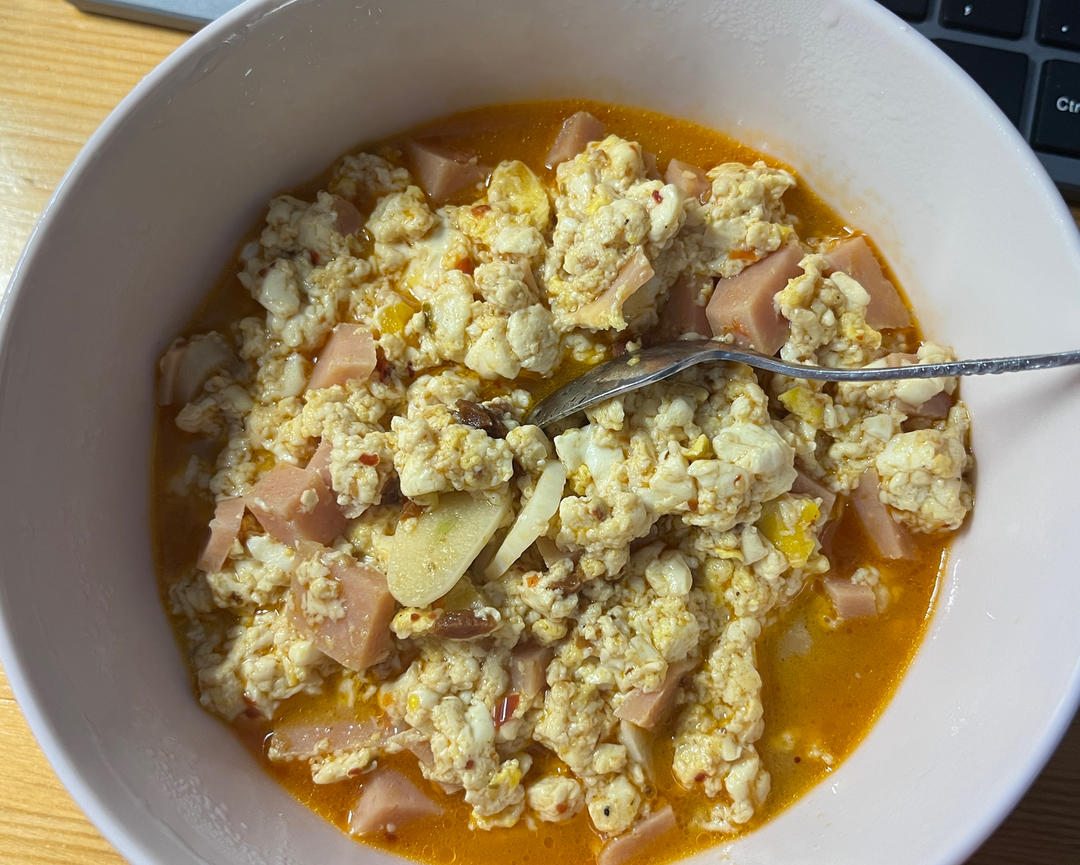 内酯豆腐抱蛋