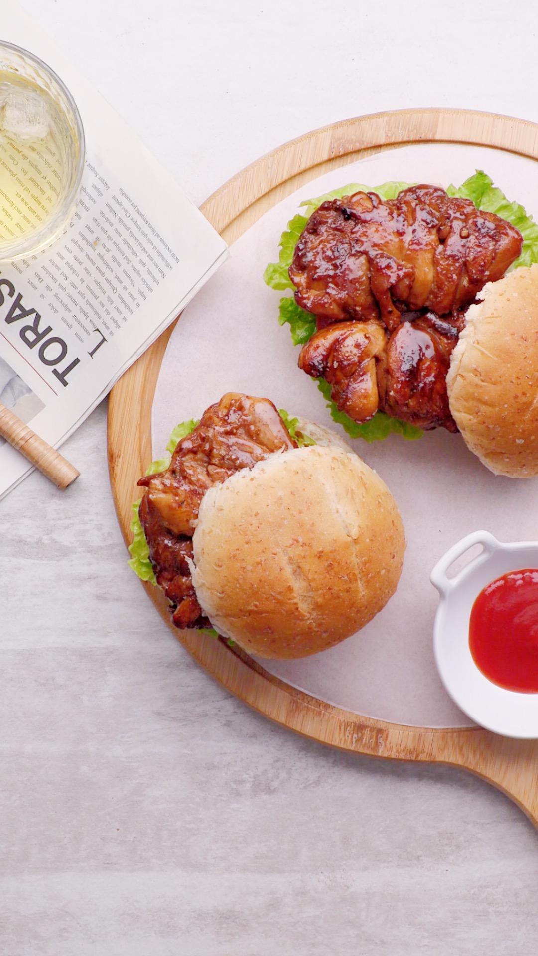 无油板烧鸡腿堡的做法