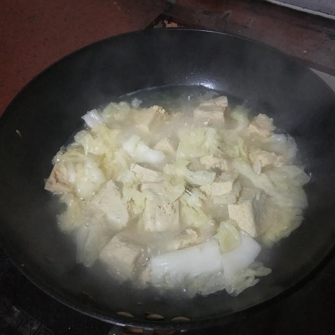 白菜炖豆腐(冻豆腐)的做法