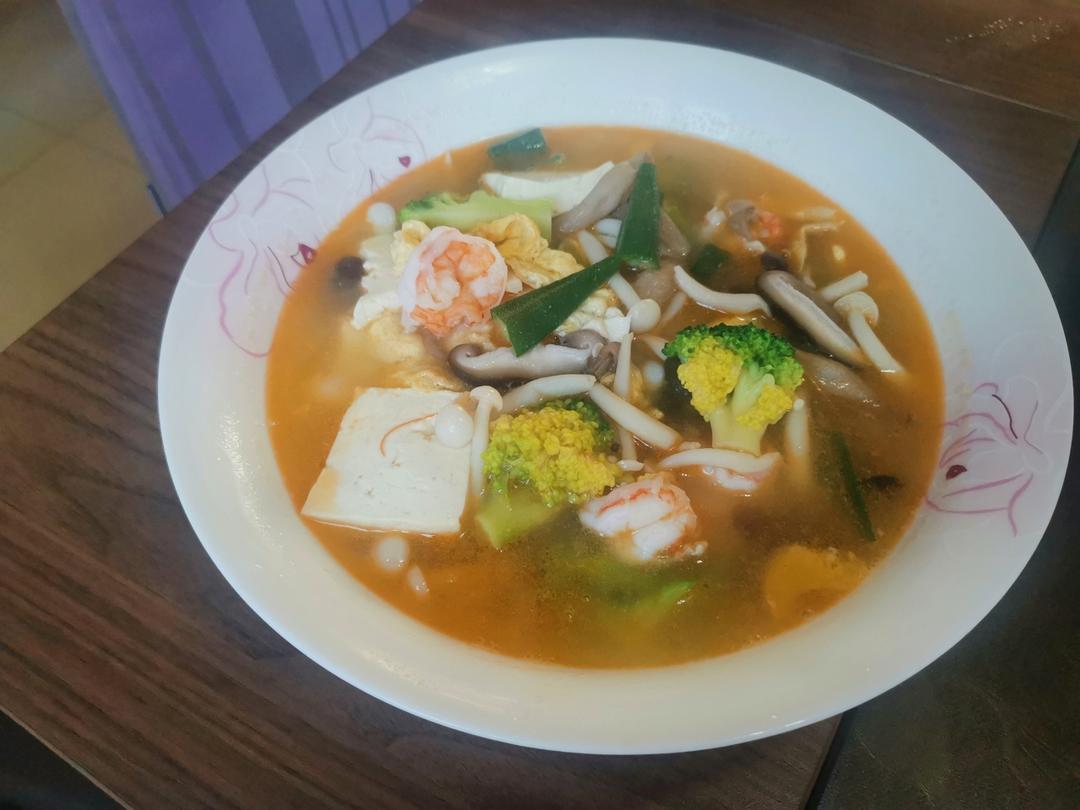 豆腐鲜虾菇菌汤