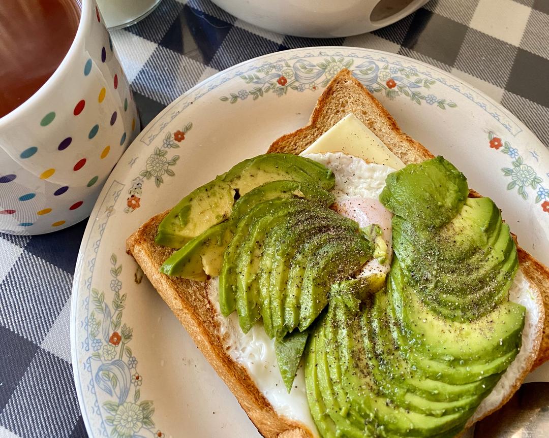 流心蛋牛油果吐司