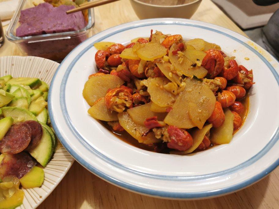 夏日夜市烧烤摊的灵魂-麻辣龙虾尾