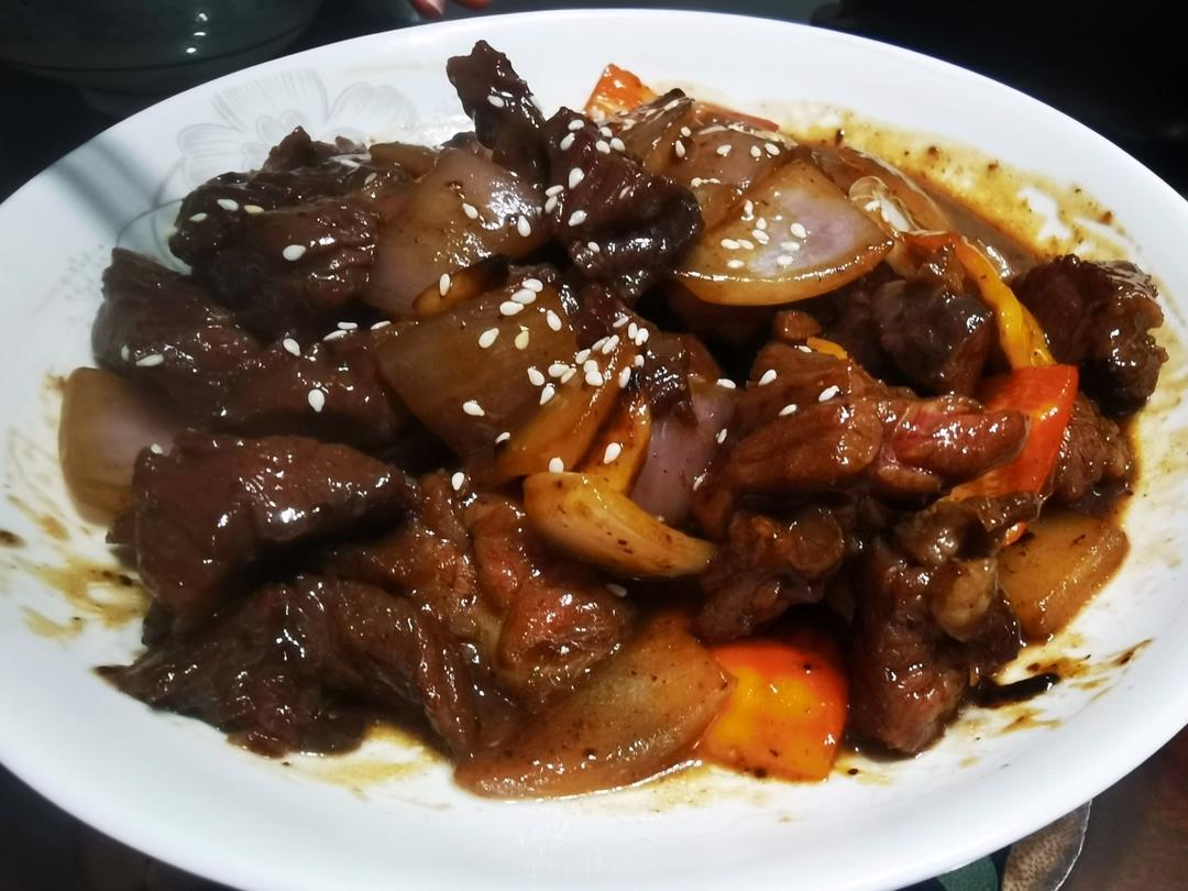好吃到舔盘的蒜香黑椒牛肉粒