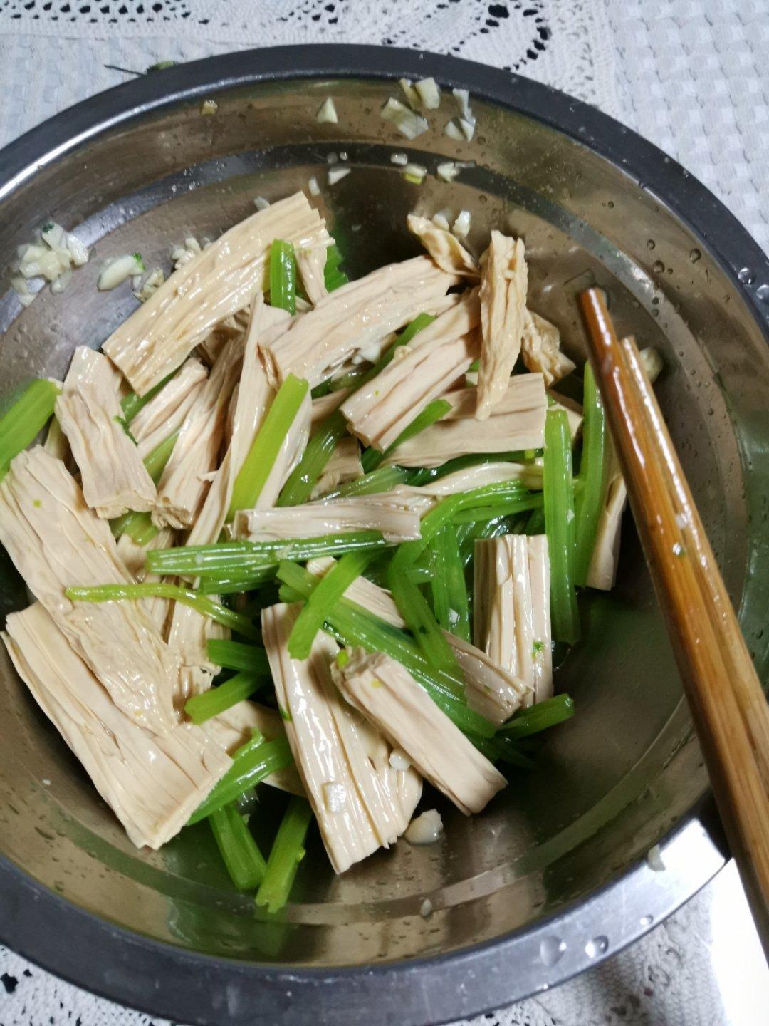 凉拌芹菜腐竹